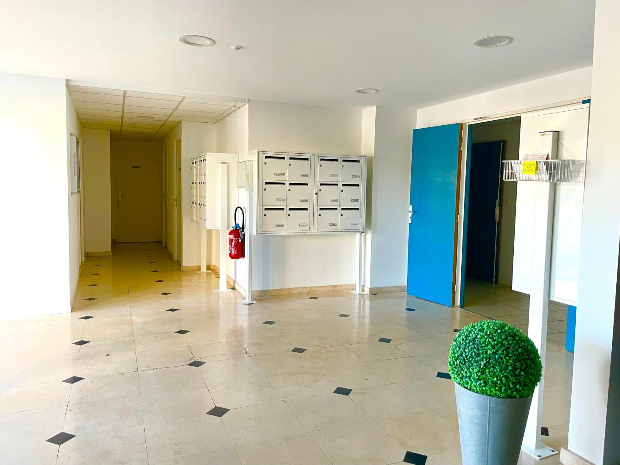 Apartment Caprozion-erosoa-t1-piscine-clim