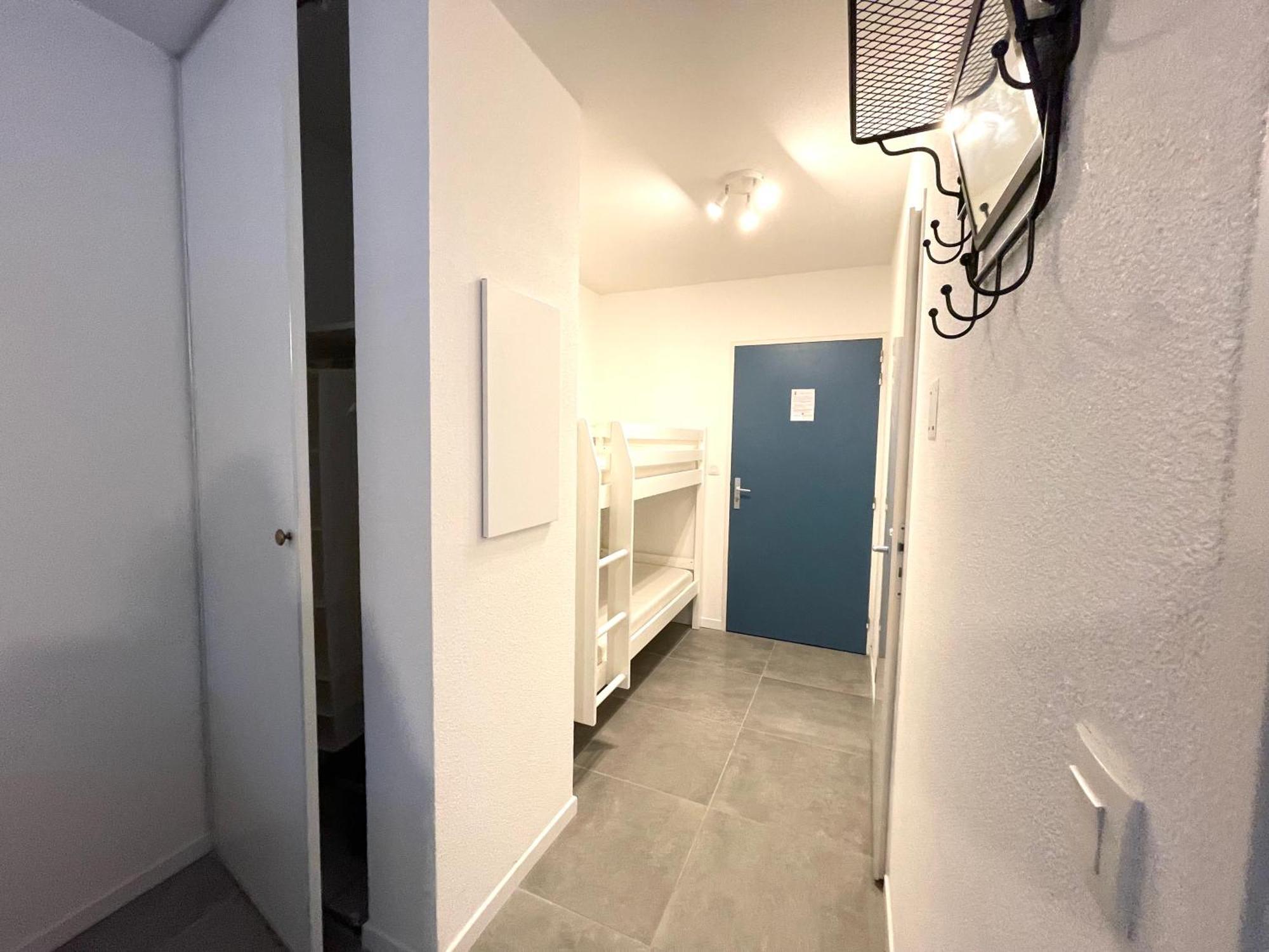 Caprozion-erosoa-t1-piscine-clim Apartment