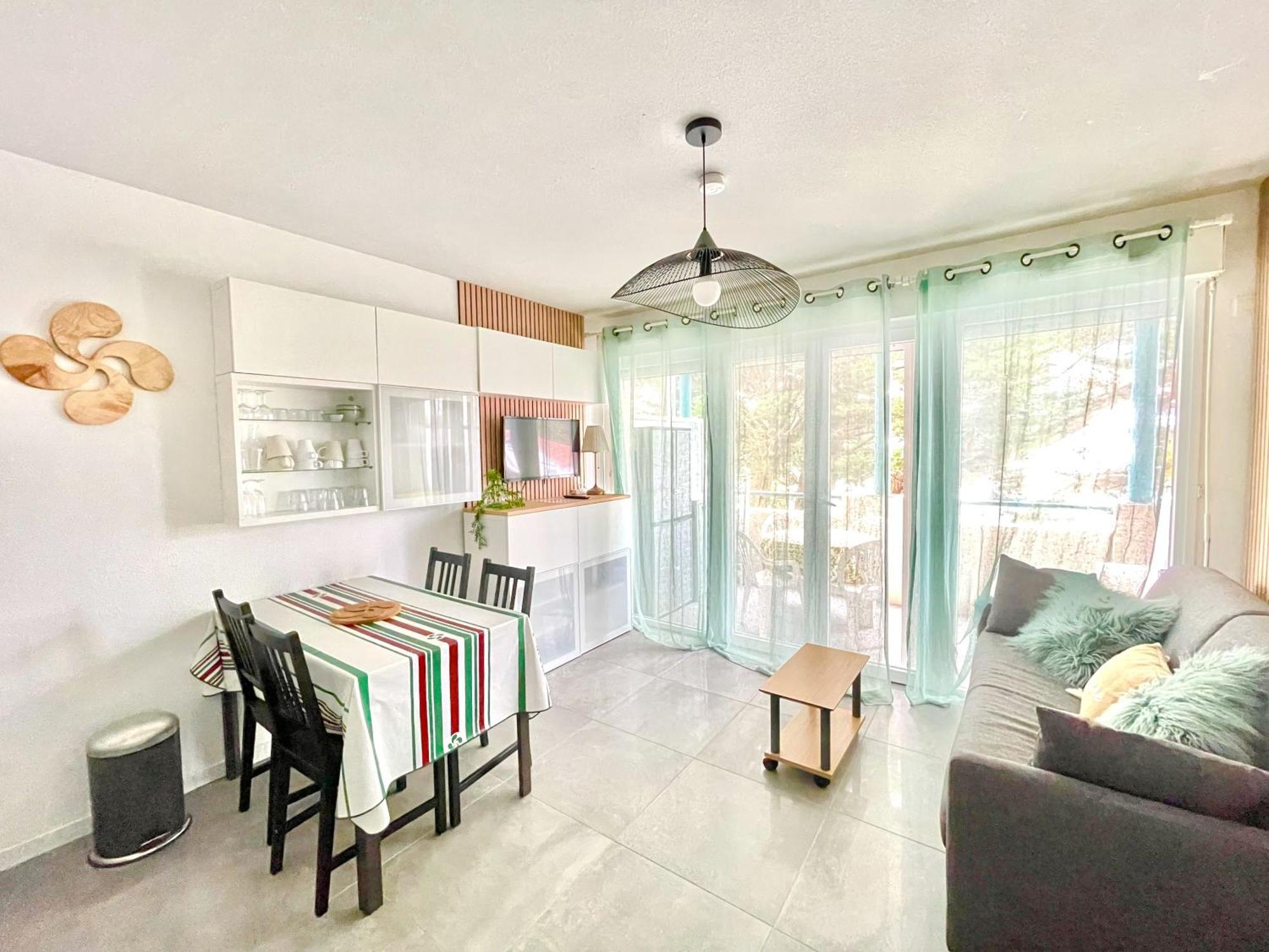 Apartment Caprozion-erosoa-t1-piscine-clim Ciboure